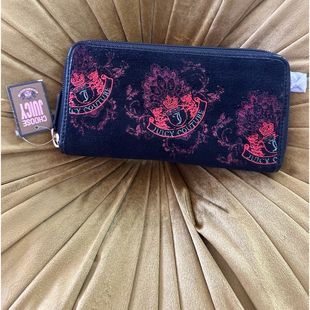 JUICY COUTURE Embroidered Scotty Dog Crest Soft Plush Black Velour Zip Wallet
